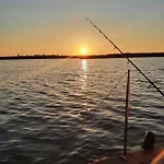 Aquahome - Np De Biesbosch - Bijzonder Overnachten Op Houseboat! בקתה