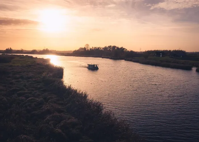 Alpesi faház Aquahome - Np De Biesbosch - Bijzonder Overnachten Op Houseboat! *