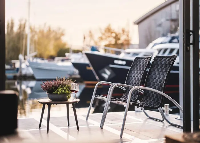 Aquahome - Np De Biesbosch - Bijzonder Overnachten Op Houseboat! Alpesi faház *