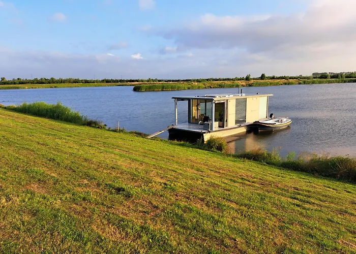 Aquahome - Np De Biesbosch - Bijzonder Overnachten Op Houseboat!