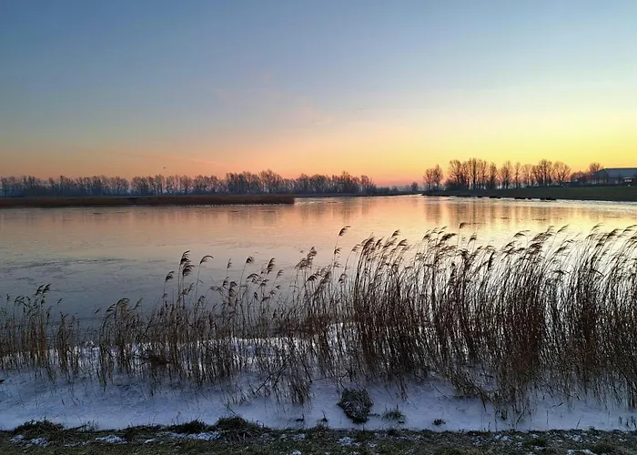 Alpesi faház Aquahome - Np De Biesbosch - Bijzonder Overnachten Op Houseboat! *