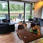 Aquahome - Np De Biesbosch - Bijzonder Overnachten Op Houseboat! *