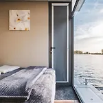 Aquahome - Np De Biesbosch - Bijzonder Overnachten Op Houseboat! Werkendam