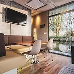 Chalet Aquahome - Np De Biesbosch - Bijzonder Overnachten Op Houseboat! *