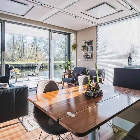 Aquahome - Np De Biesbosch - Bijzonder Overnachten Op Houseboat! Chalet Werkendam