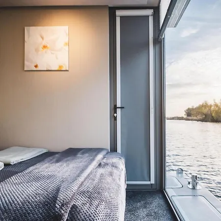 Aquahome - Np De Biesbosch - Bijzonder Overnachten Op Houseboat! Chalet Werkendam